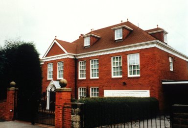 Knotsbury House